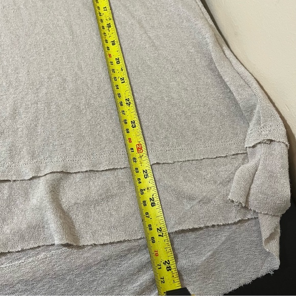 Studio B by Bobeau Slub Knit V-Neck Short Sleeve Top Tiered Hem - Picture 13 of 13